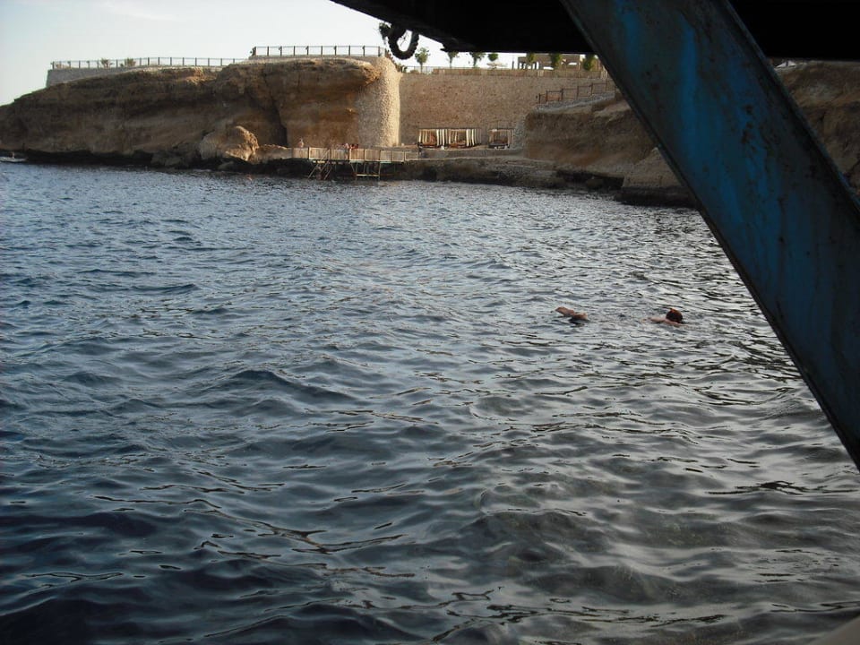 Ausblick auf den kleinen Strand mit Steg The Grand Hotel Sharm El Sheikh