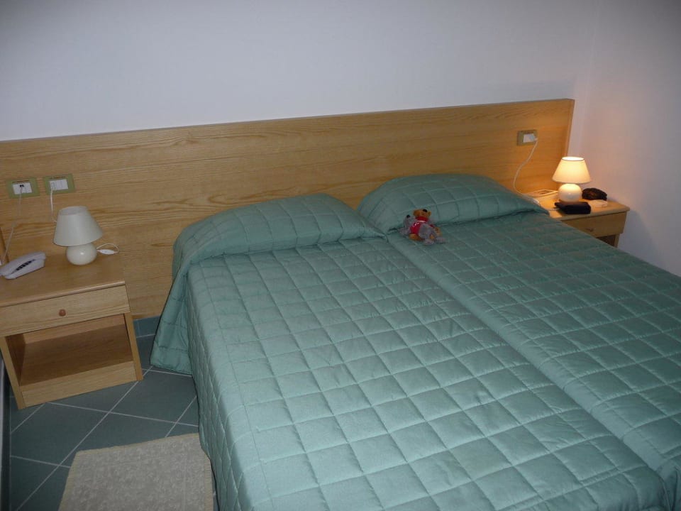 Zwei Betten aneinander = Doppelbett Hotel Soleado