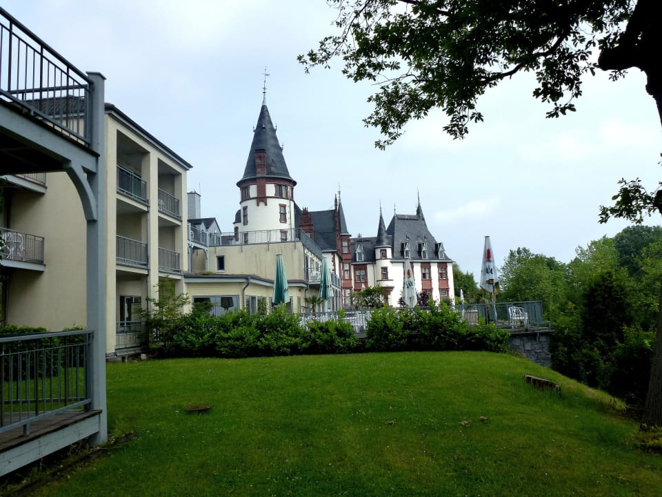 Orangerie mit Schloß Seehotel Schloss Klink