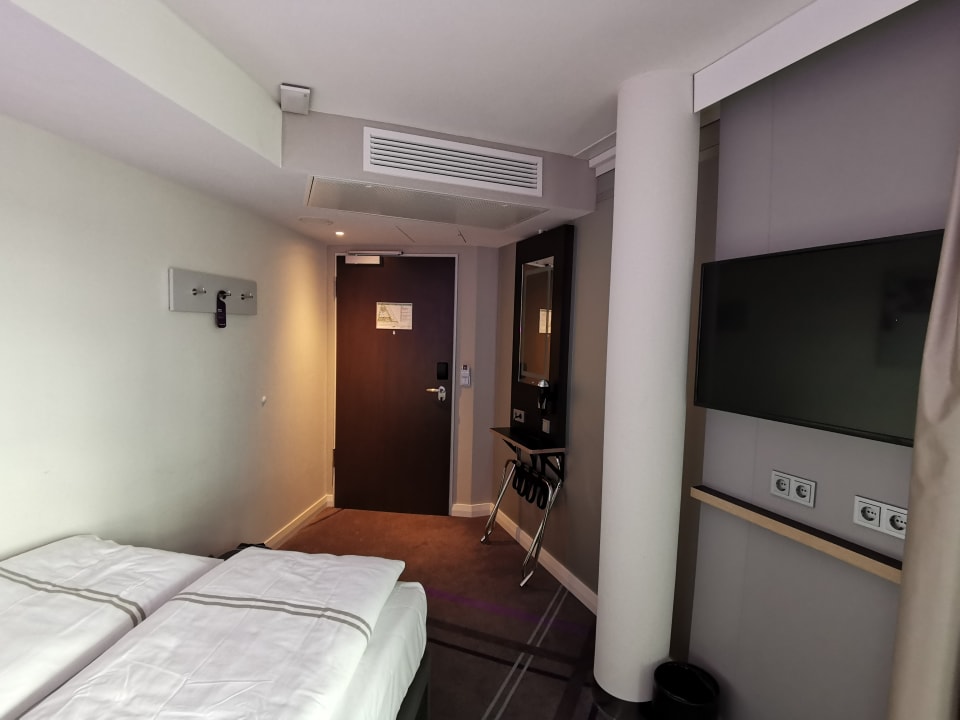 Zimmer Premier Inn Stuttgart City Centre Hotel