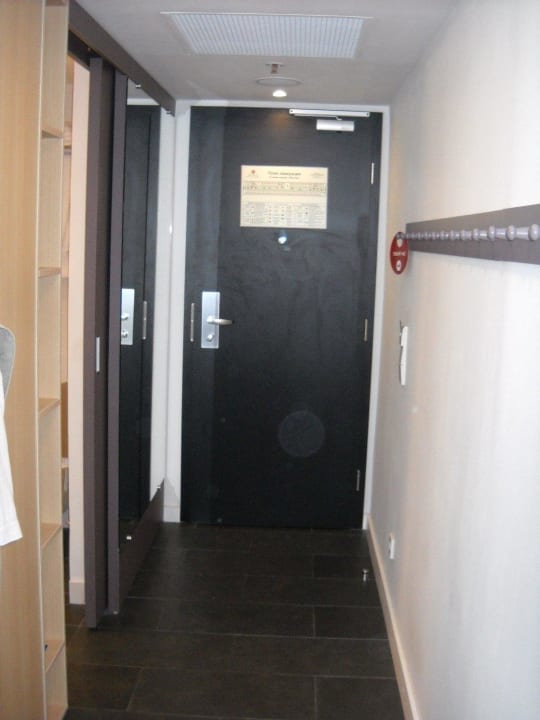 Zimmer Eingang von innen AZIMUT Hotel St. Petersburg