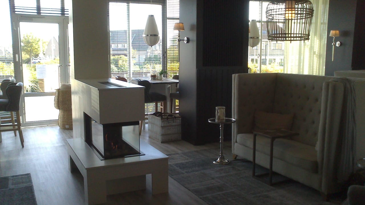 Aufenthaltsraum mit Ausgang zur Terrasse Hotel Zon en Zee