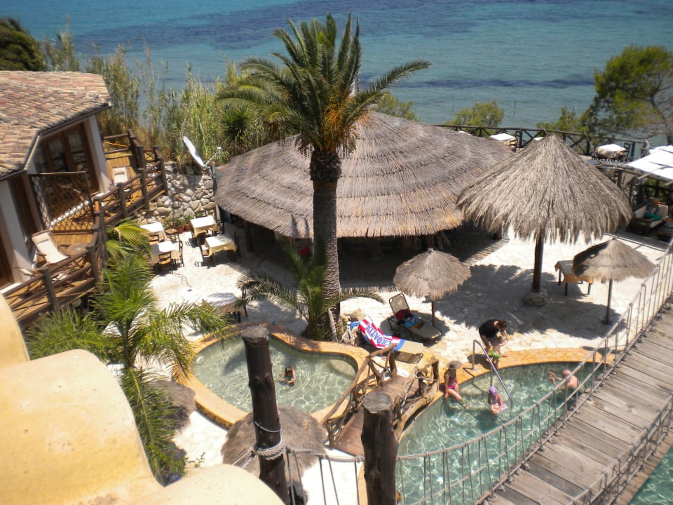 Widok na basen Gloria Maris Hotel Suites and Villa