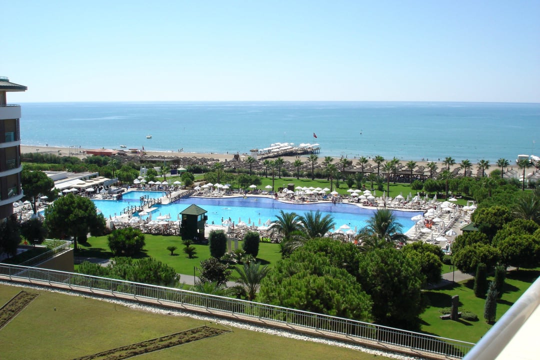Blick vom Zimmer 1410 auf Pool und Meer Voyage Belek Golf & Spa