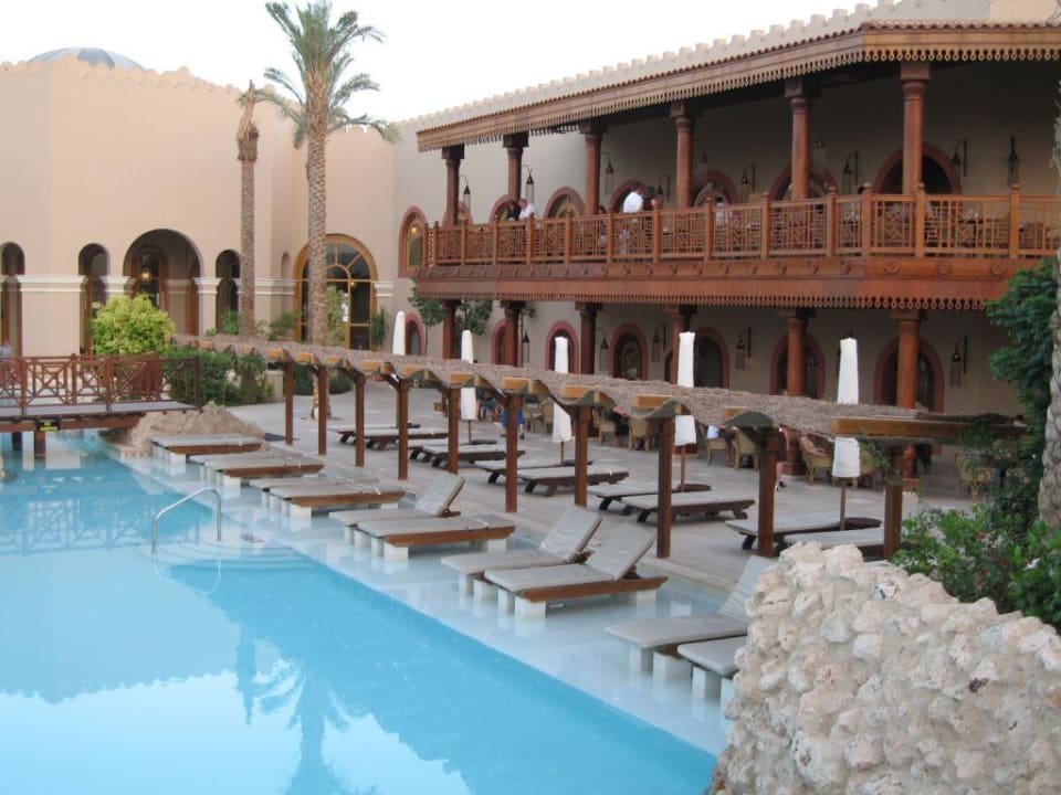 Pool, im Hintergrund Restaurant Ghazala Gardens