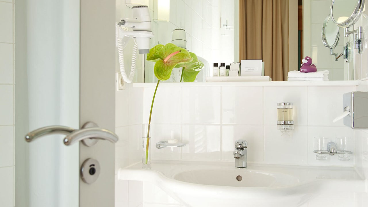 Badezimmer - AMERON Hotel ABION Spreebogen Berlin AMERON Berlin ABION Spreebogen Waterside