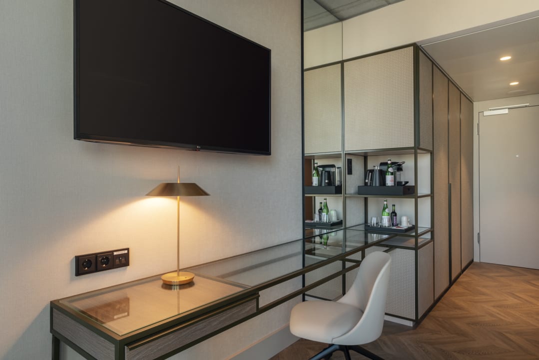 Zimmer NH Collection Frankfurt Spin Tower