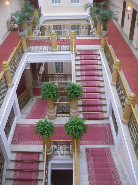 Der atemberaubende Gang zu den Zimmern! Hotel Sacher