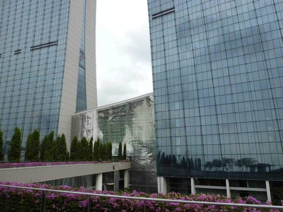 Wejśćie od strony Gardens by the Bay Marina Bay Sands