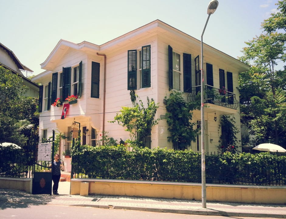 Facade More Cafe Pension