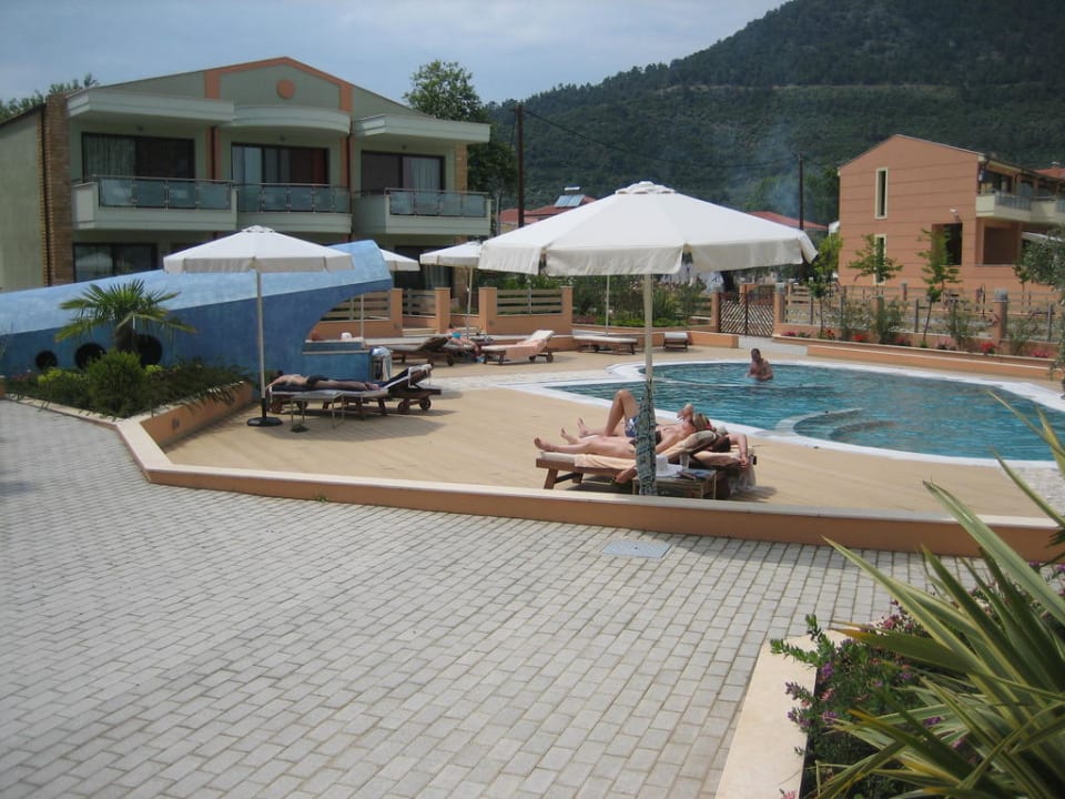 Poolanlage im hinteren Komplex. Alexandra Golden Boutique - Adults only