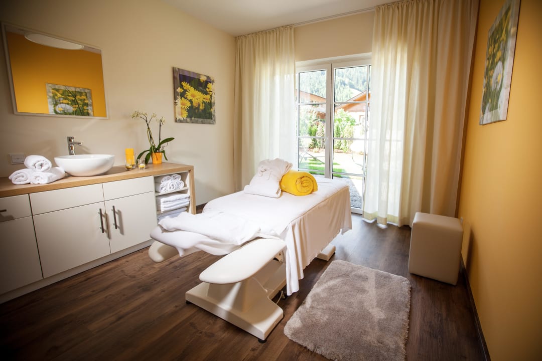 Blütezeit SPA Behandlungsraum Waidringer Hof · 1. Tiroler Glückshotel