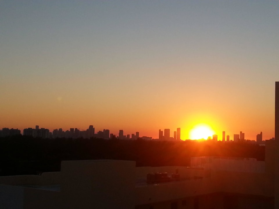 Sonnenuntergang auf der hoteleigenen Dachterrasse Hotel Croydon Miami Beach