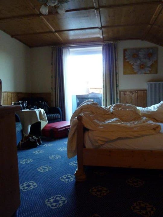 Dachkammer mit eniziger Tageslichtquelle Parkhotel Burgmühle