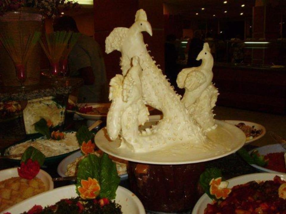 Kunstwerk tussen t buffet Hotel Ephesia