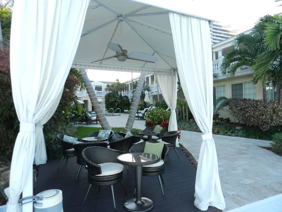 Aussenbereich neben dem Deck Hotel The Pillars At New River Sound