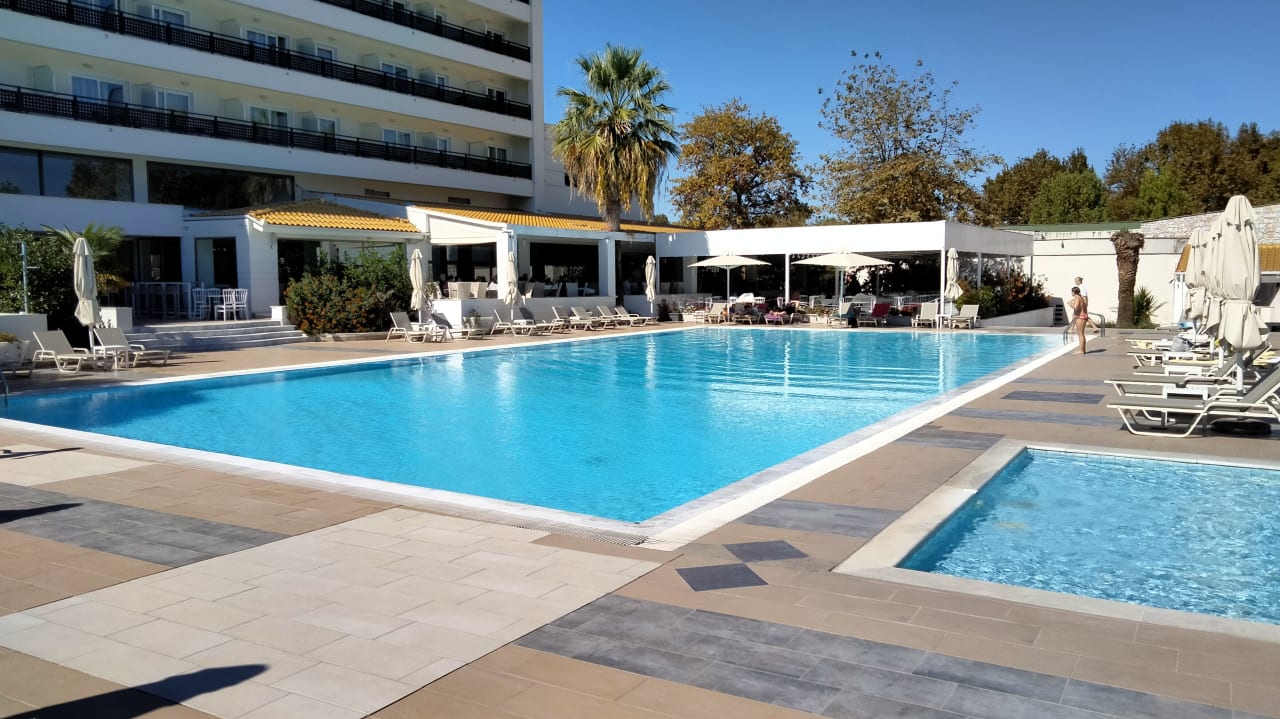 Pool Olympian Bay Grand Resort