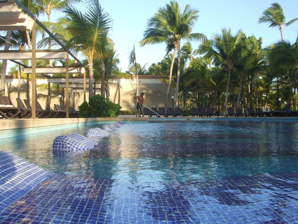 Pool am Morgen Hotel Riu Bambu