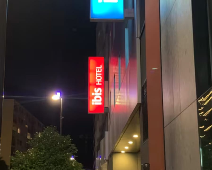 Außenansicht ibis Lugano Paradiso