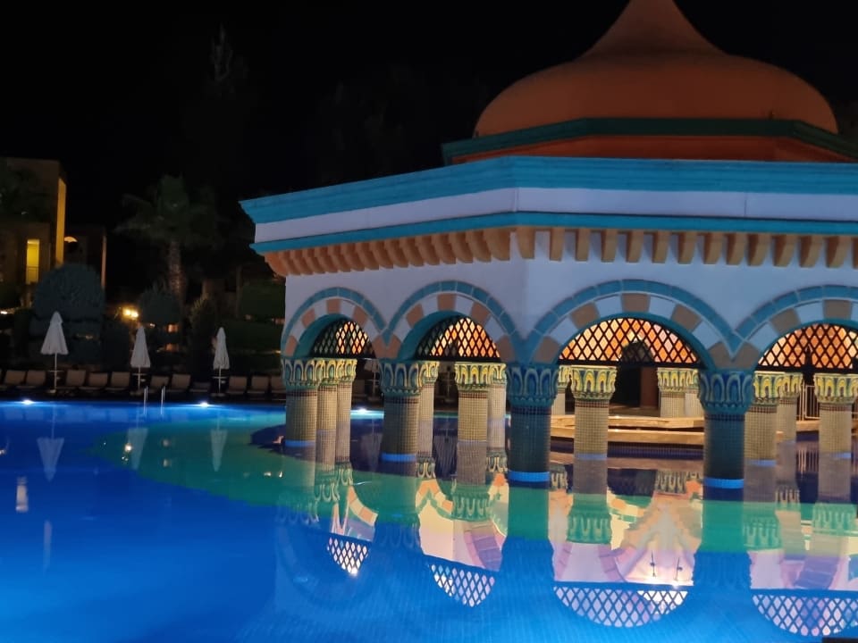 Pool Kamelya Aishen Club