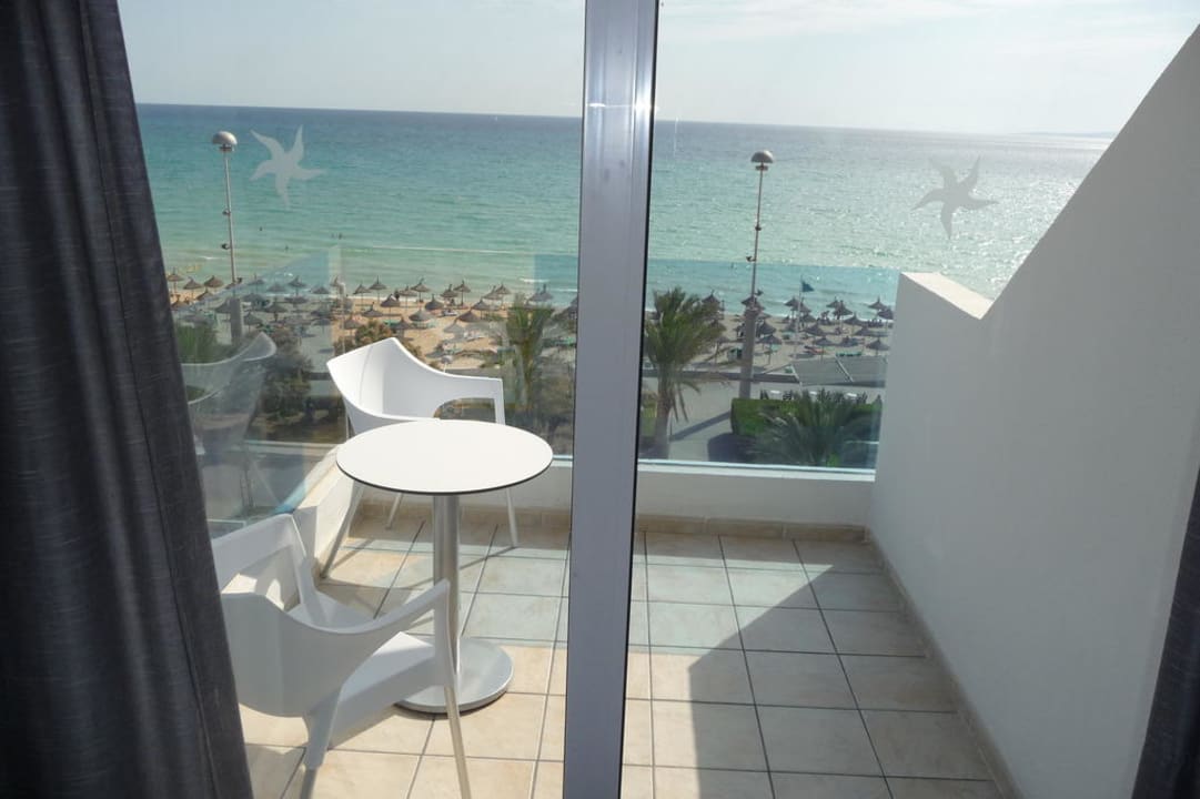 Blick vom Bett aus Superior Zimmer 530 Iberostar Waves Bahia de Palma