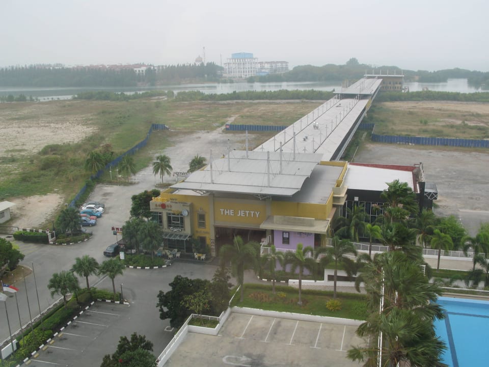 Jetty mit guter BBQ Bar Holiday Inn Melaka