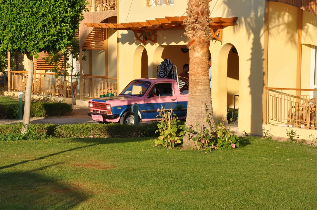 Der spezielle Lieferwagen des Hotels Desert Rose