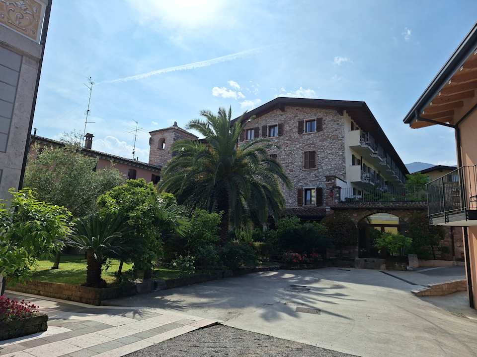Außenansicht Hotel Regina del Garda Suite