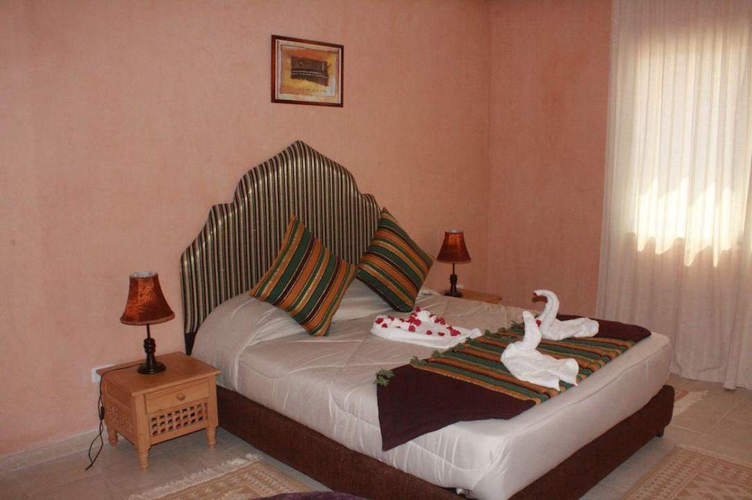 L'elegance Pallax Residence