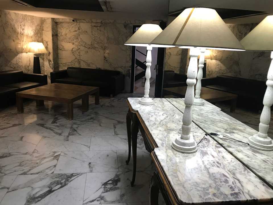 Lobby DFlat Escultor Madrid Apartments