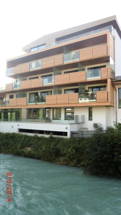 Rückseite vom Bach her Hotel Lederer's Living