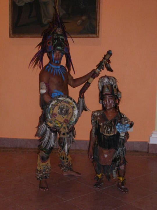 Maya vor demRestaurant Hotel Riu Tequila