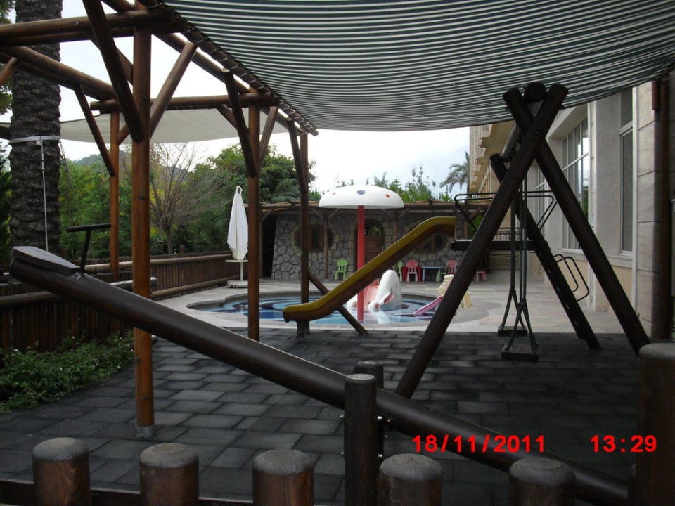 Spielplatz inkl. kleinem Pool Crystal De Luxe