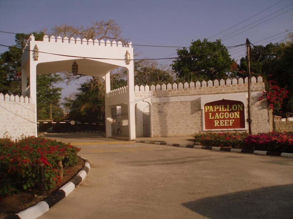 Einfahrt zum Hotel Hotel Papillon Lagoon Reef