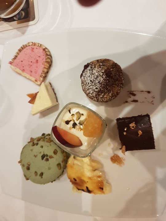 Auswahl vom Dessertbuffet  Wellnesshotel & Wohlfühlhotel St. Gunther