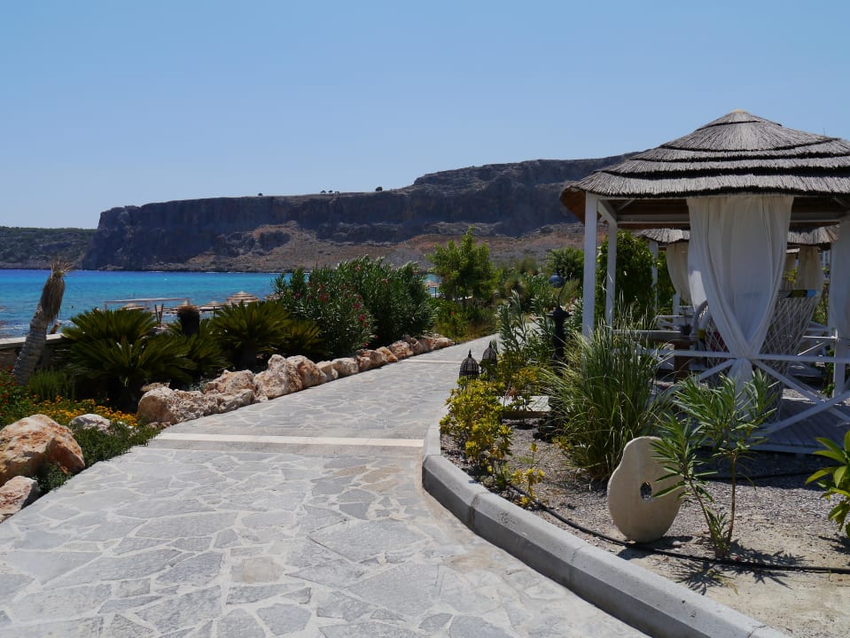 Weg an der Strandbar entlang zum Meer Aquagrand Artistic Luxury Beach Resort - Adults only