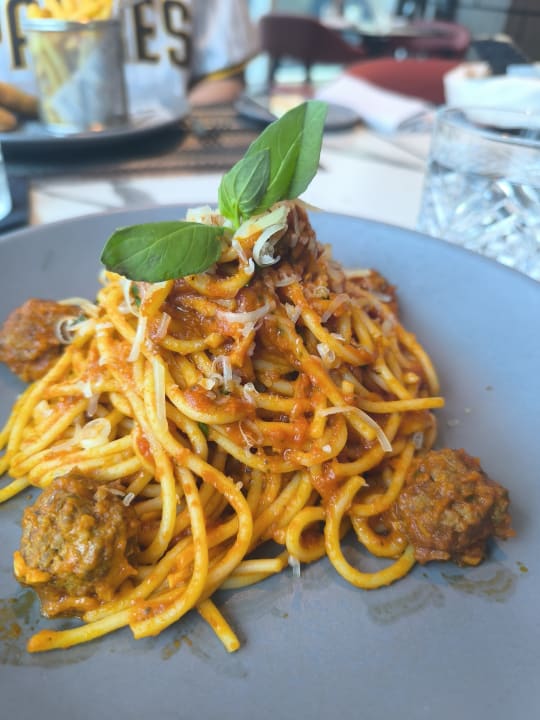 Gastro Rose Rayhaan by Rotana