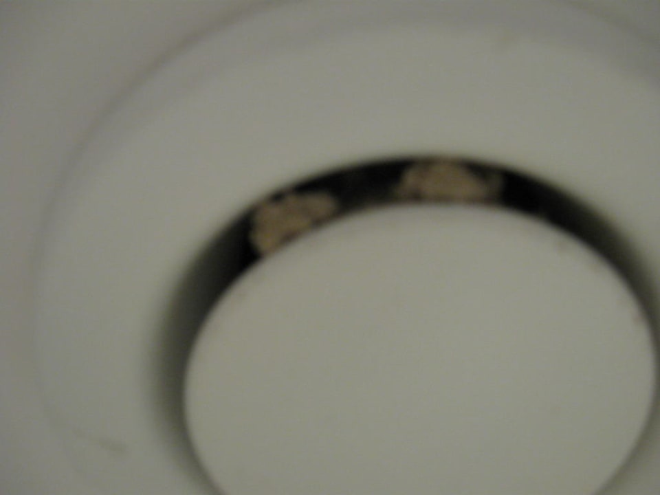 Verdreckte Lüftung im Bad R2 Bahía Playa Design Hotel & Spa - Adults Only