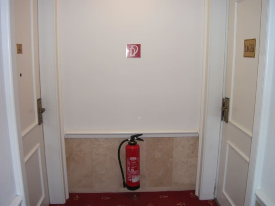 Perfekte Beschilderung Leonardo Hotel Berlin KU´DAMM