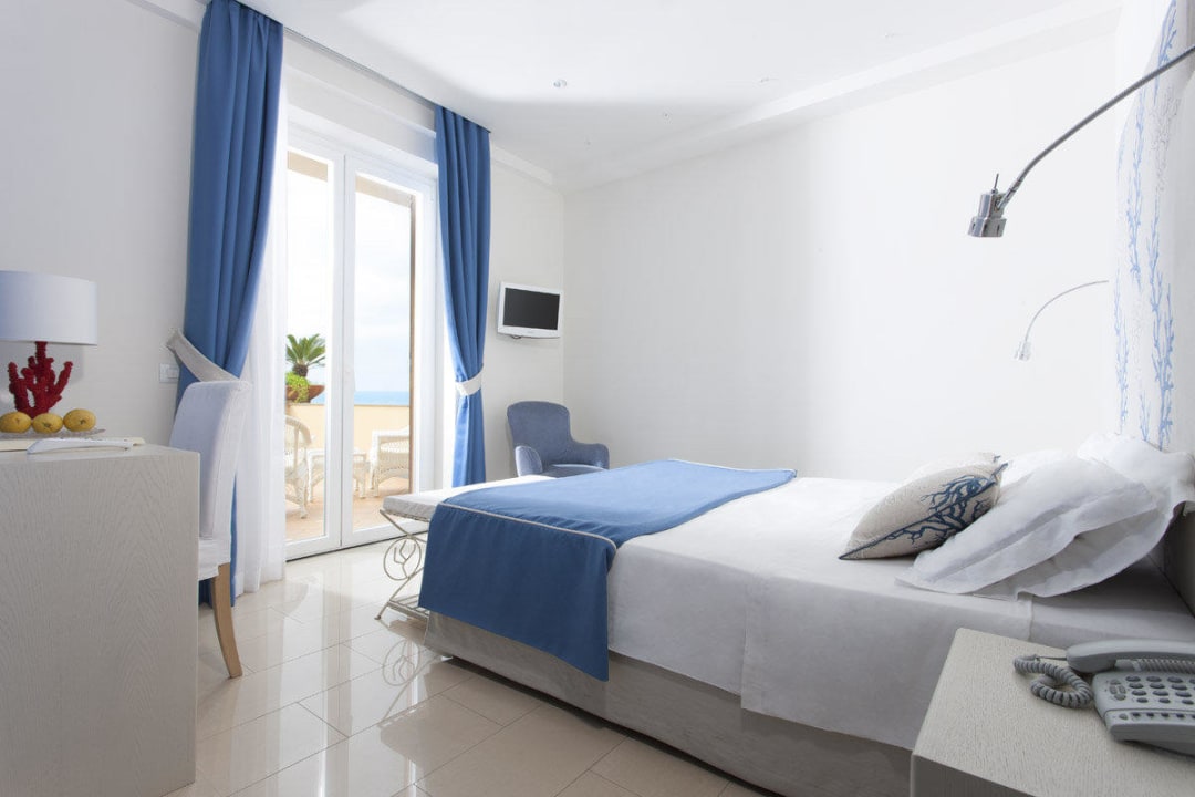 Executive room - Sea frontal View - Bedroom Hotel Corallo Sorrento