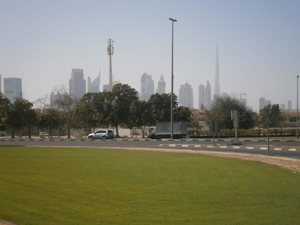 Ausssicht vor dem Hotel  La Quinta by Wyndham Dubai Jumeirah
