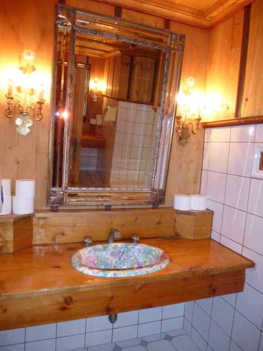 So kann ein Restaurant WC sein Hotel Schwarzer Adler
