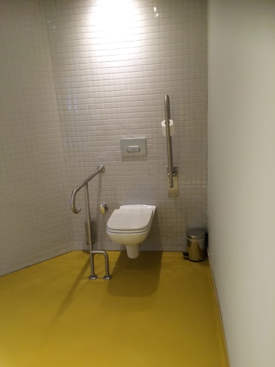 Behindertengerechte Toilette im Aquapark The Land of Legends Kingdom Hotel