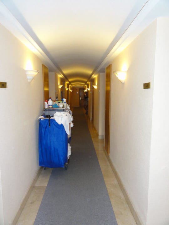 Der endlose Gang Sabina Hotel & Suites