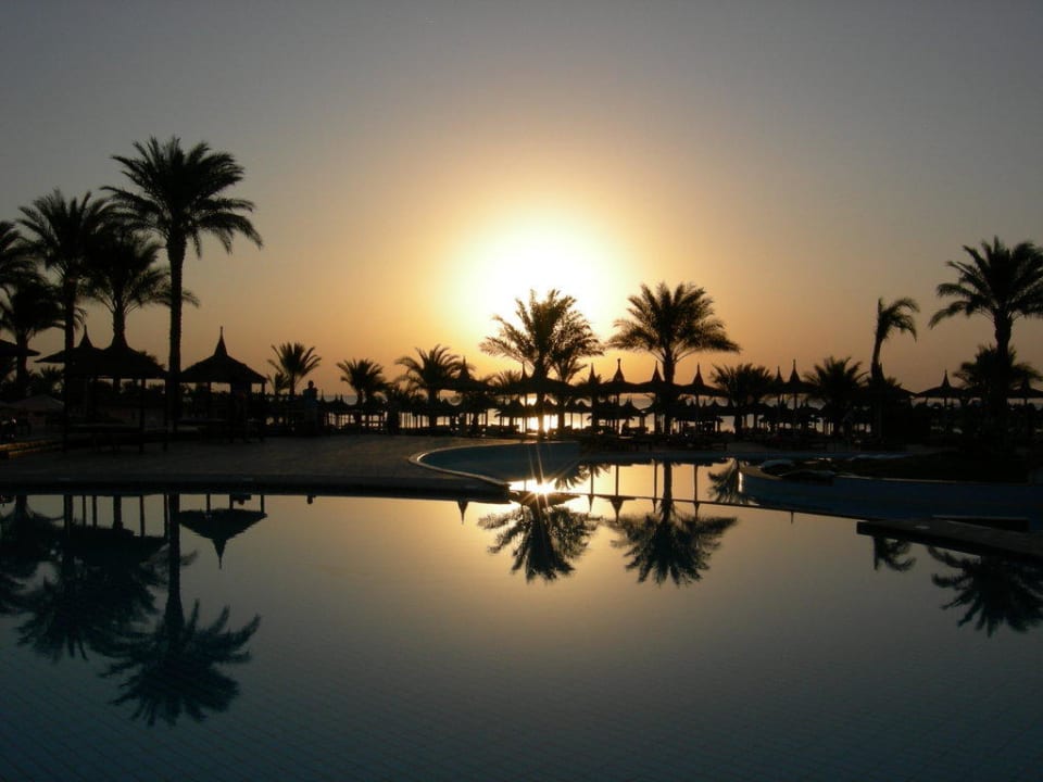 Sonnenaufgangsstimmung Beach Albatros Resort