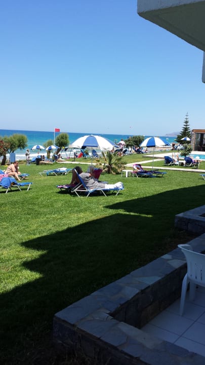 Schöner Rasen Hotel Ariadne Beach