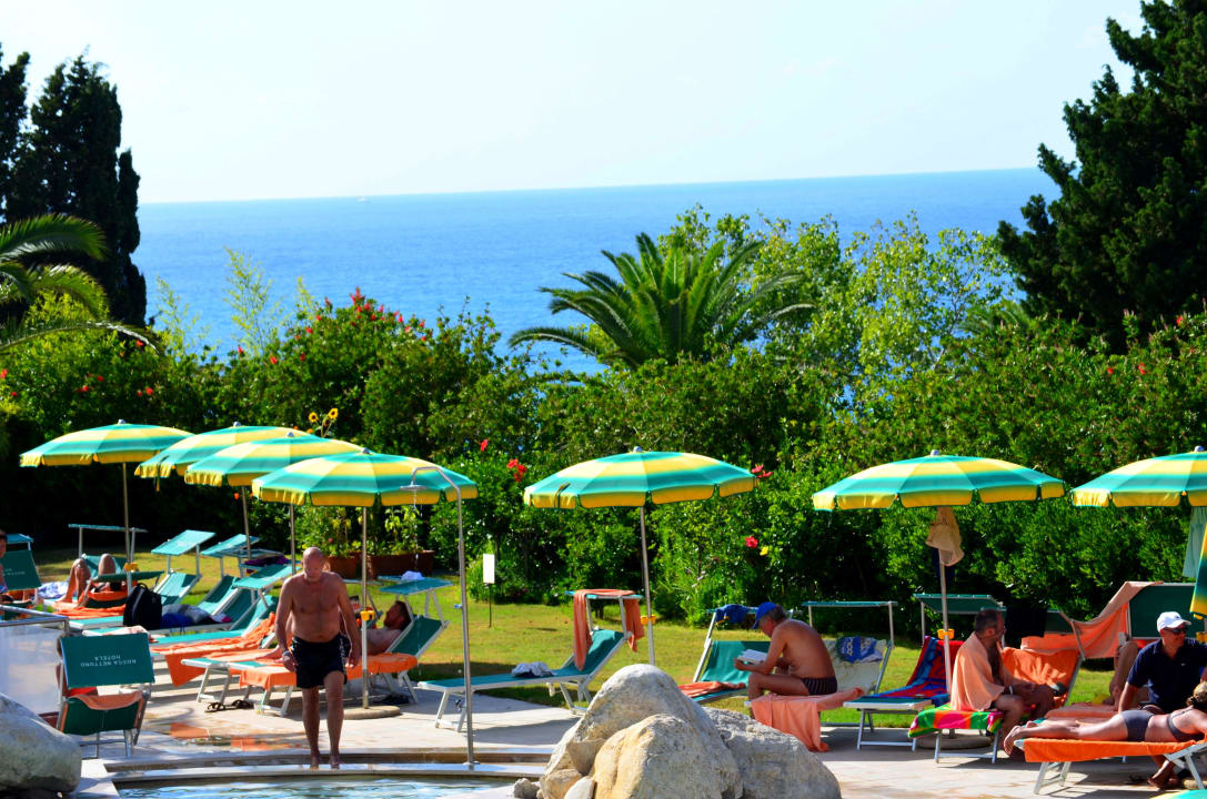 Liegeplätze am Pool Aldiana Club Rocca Nettuno Calabria