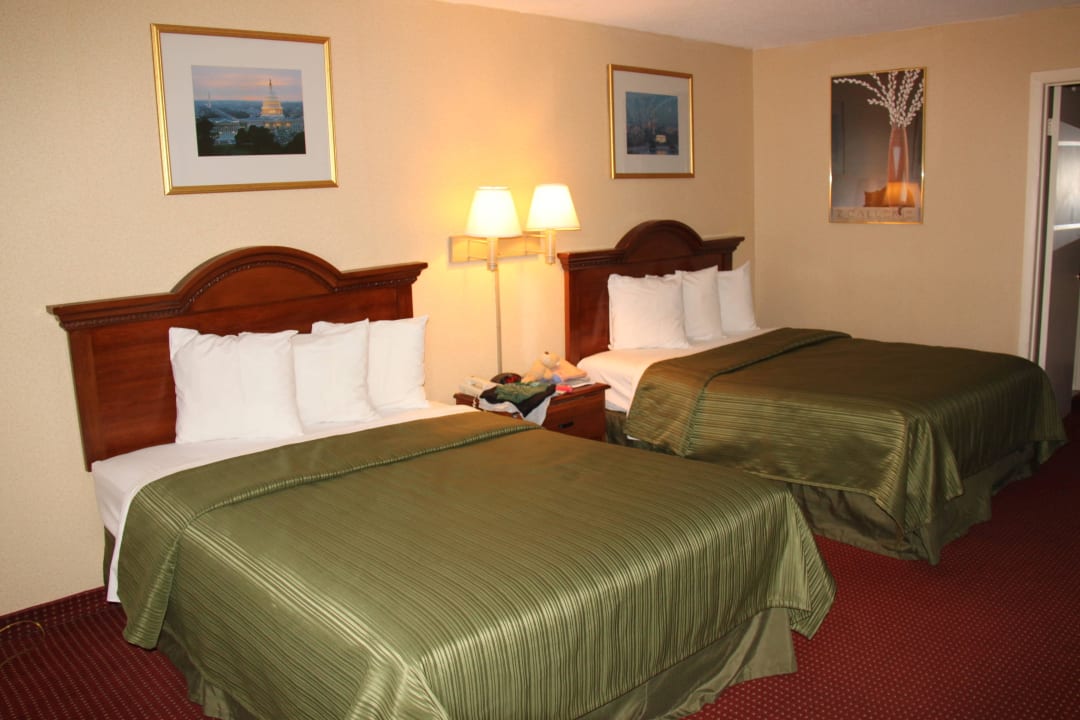 2 queen beds Hotel Quality Inn Mt. Vernon