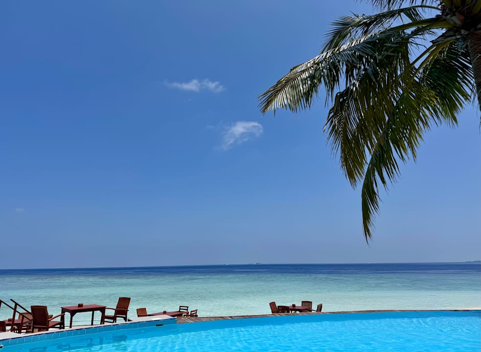 Pool Filitheyo Island Resort