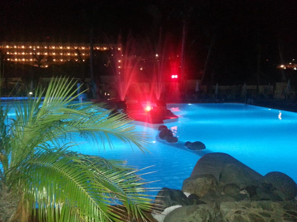 Pool bei Nacht Bull Costa Canaria & Spa - Adults only
